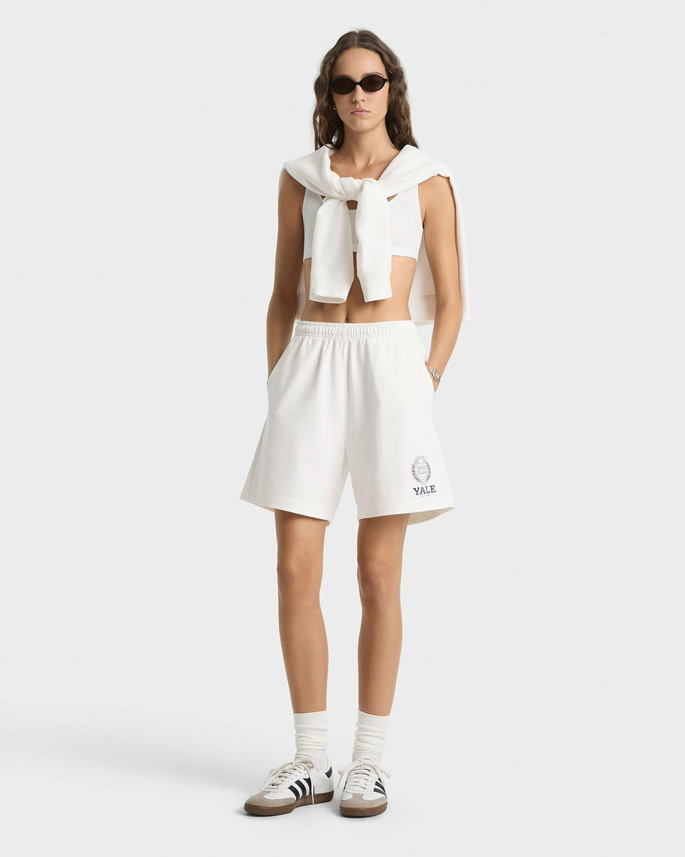 Yale Crest Gym Short - White/Navy Sporty & Rich Online