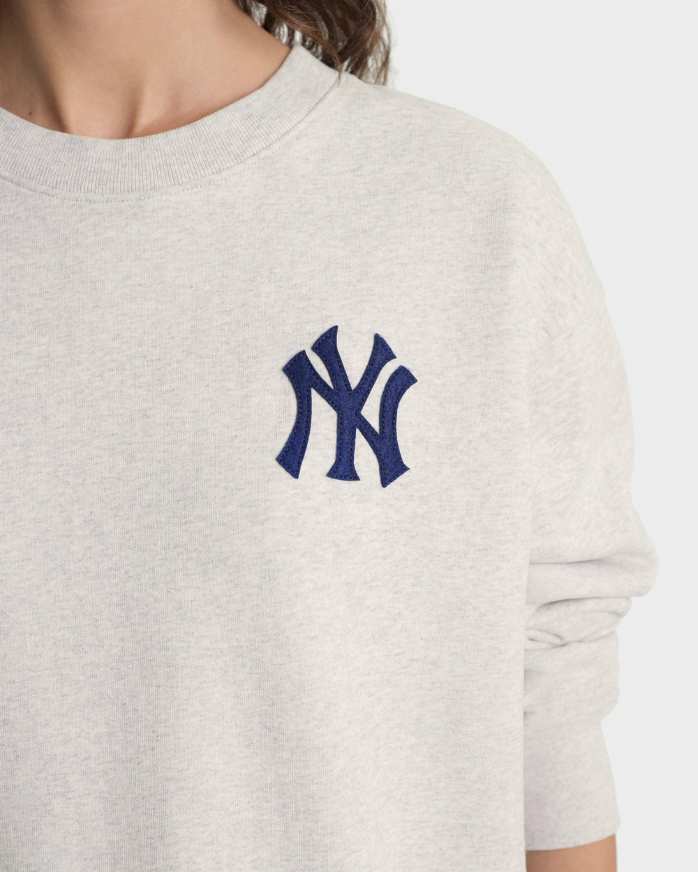 Heritage Yankees Serif Crewneck - Heather Gray/Navy Sporty & Rich Outlet