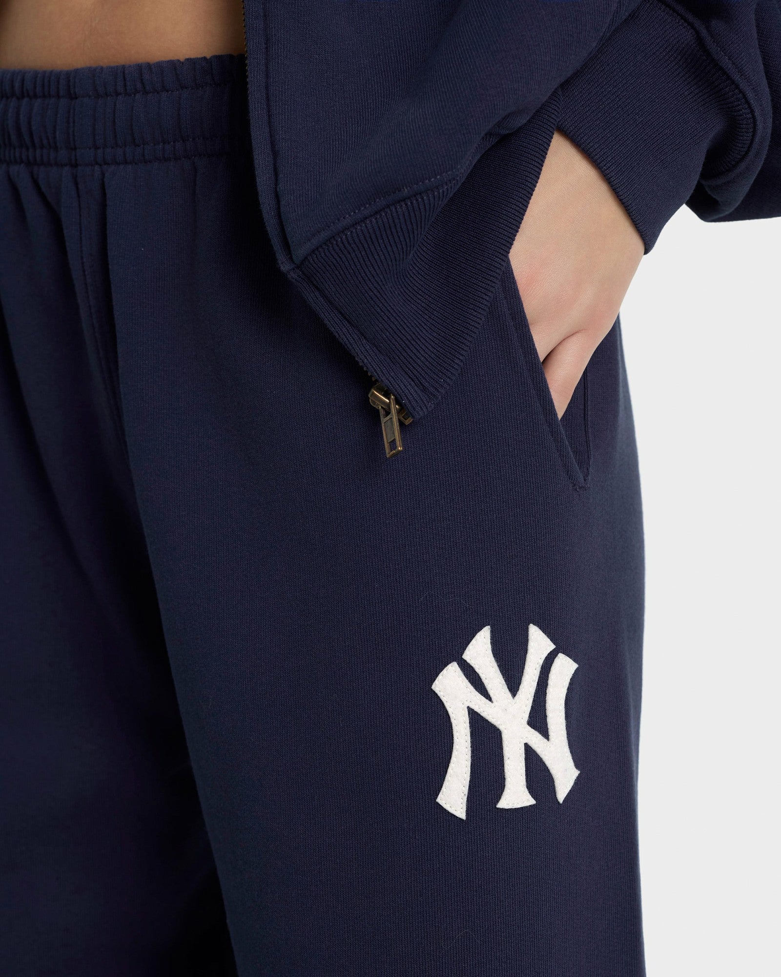 Heritage Yankees Serif Sweatpant - Navy/White Sporty & Rich Online