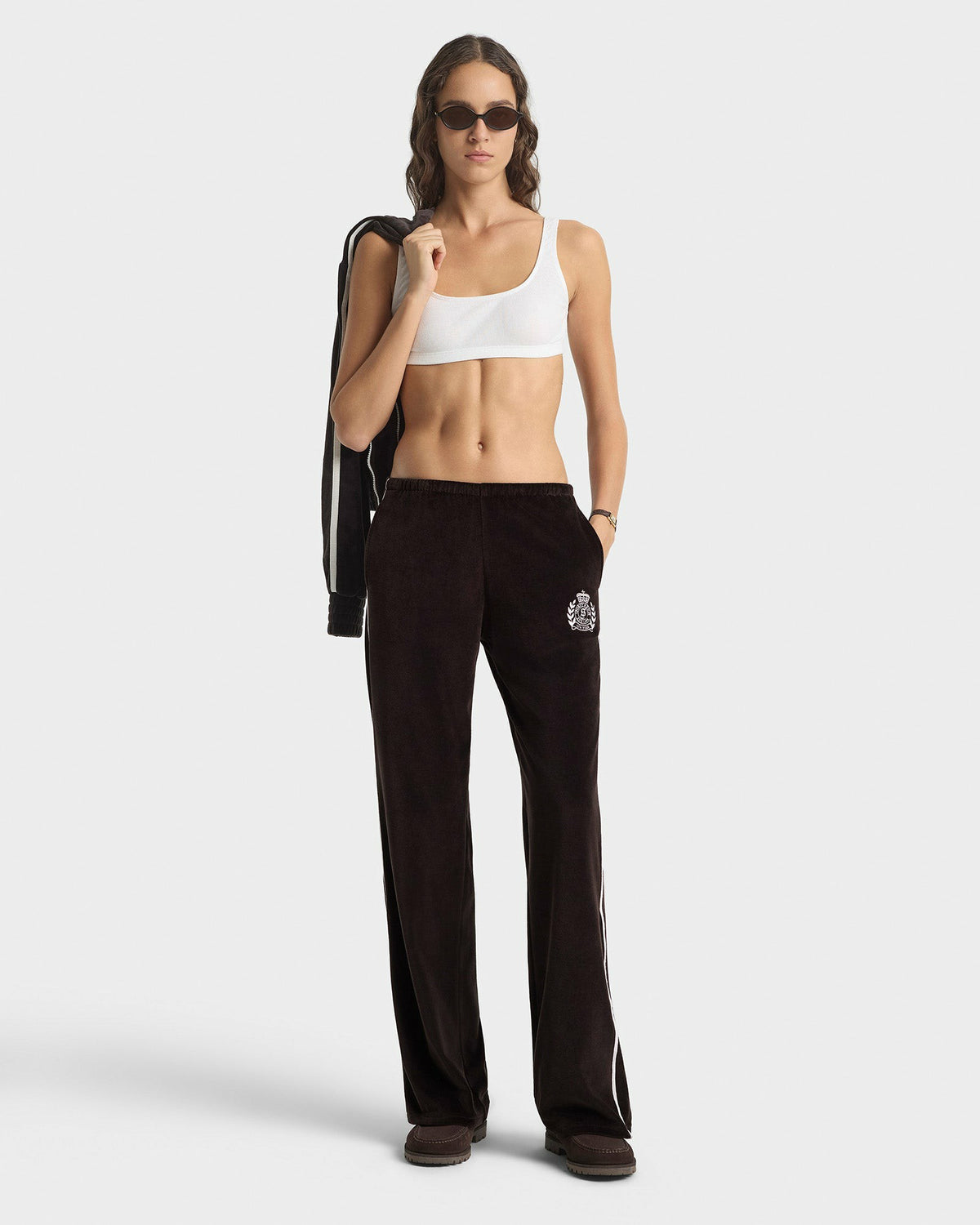 NY Crest Velour Sweatpant - Chocolate/Ecru Sporty & Rich US