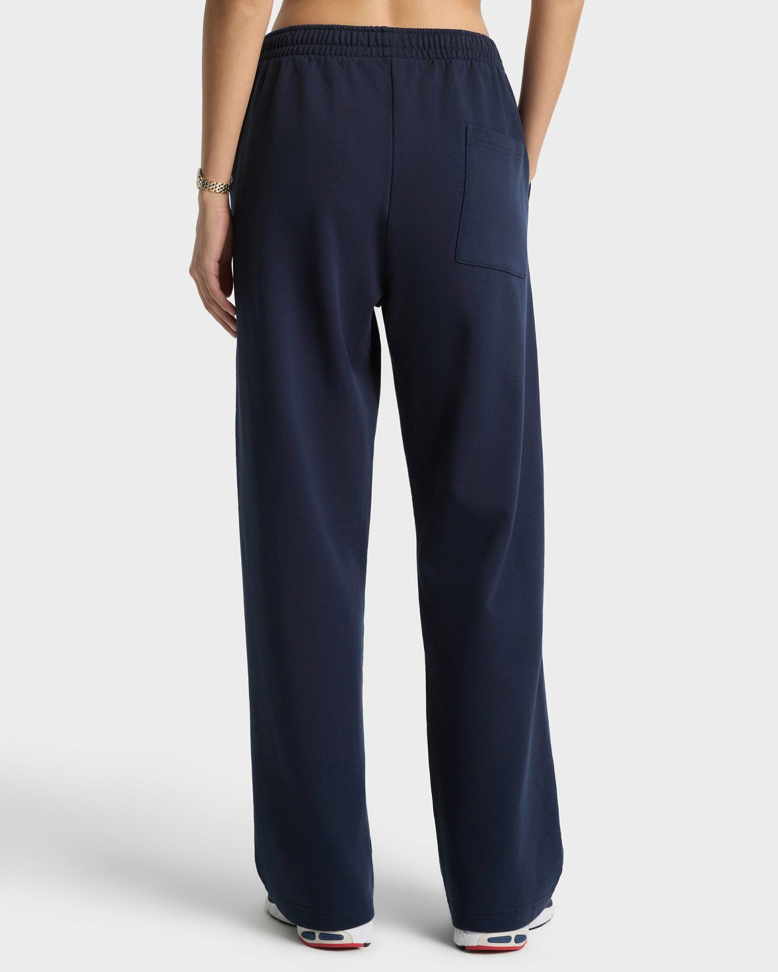 Serif Logo Wide Sweatpant - Navy/White Sporty & Rich Online