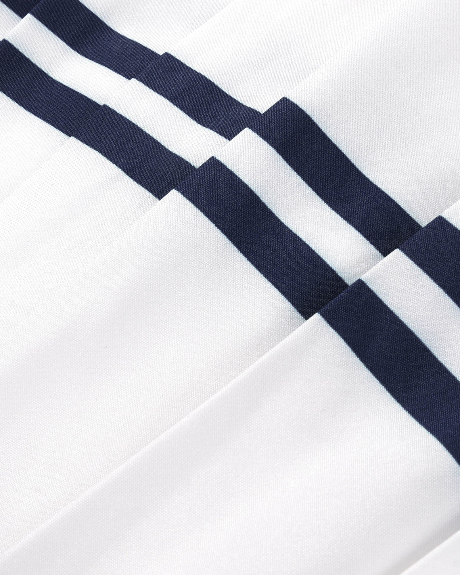 Serif Logo Pleated Skirt - White/Navy Sporty & Rich Online