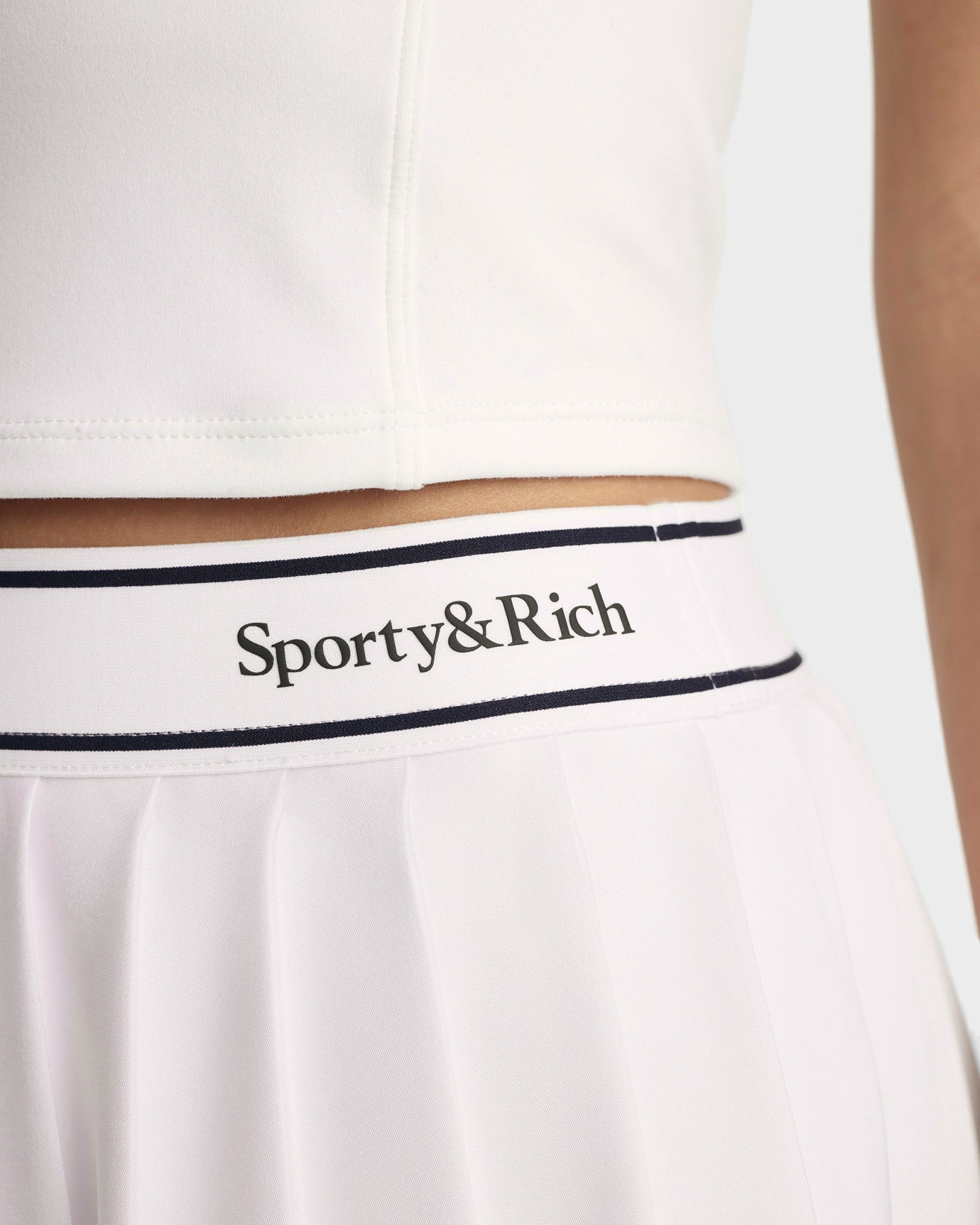 Serif Logo Pleated Skirt - White/Navy Sporty & Rich Online
