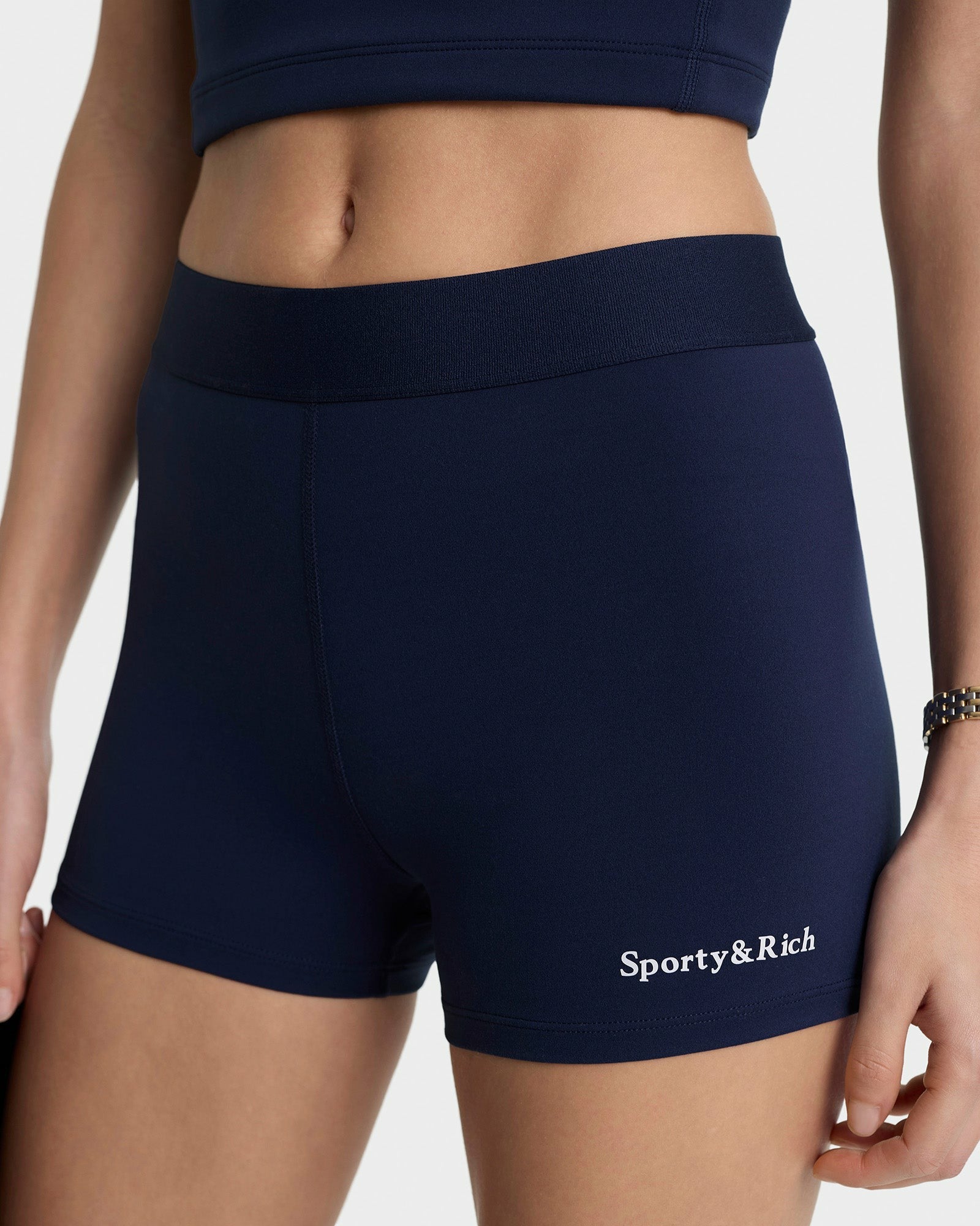 Serif Logo Active Short - Navy/White Sporty & Rich Online