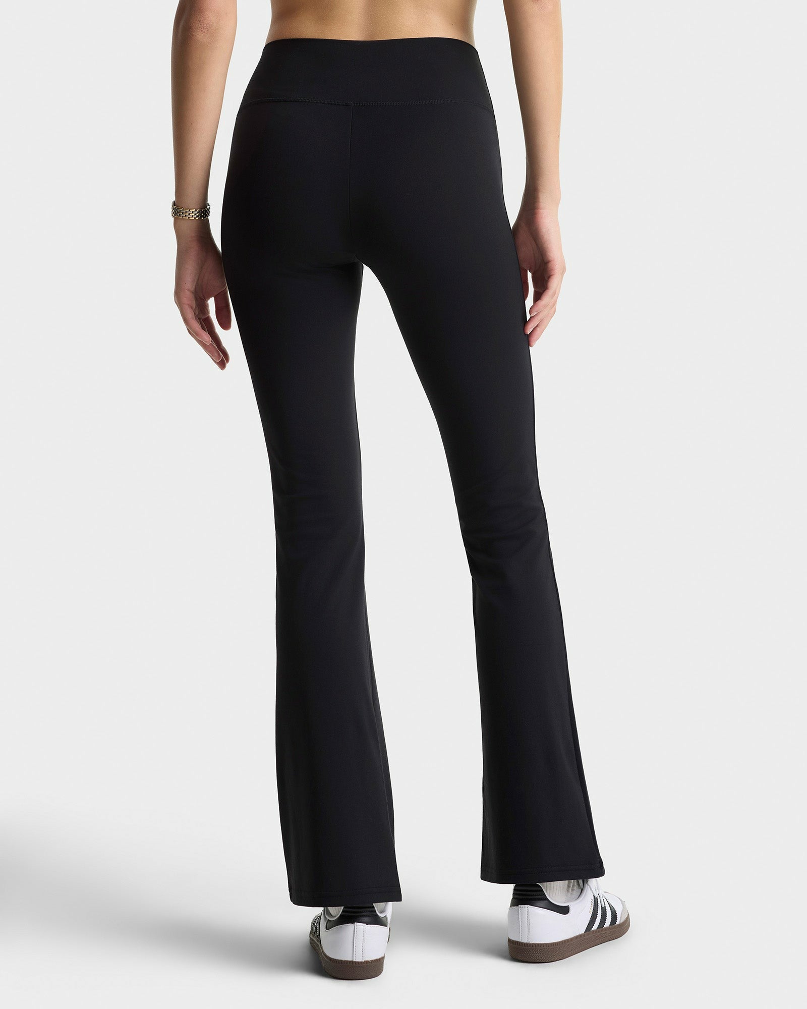 Signature Logo Flared Legging - Black/White Sporty & Rich Sale