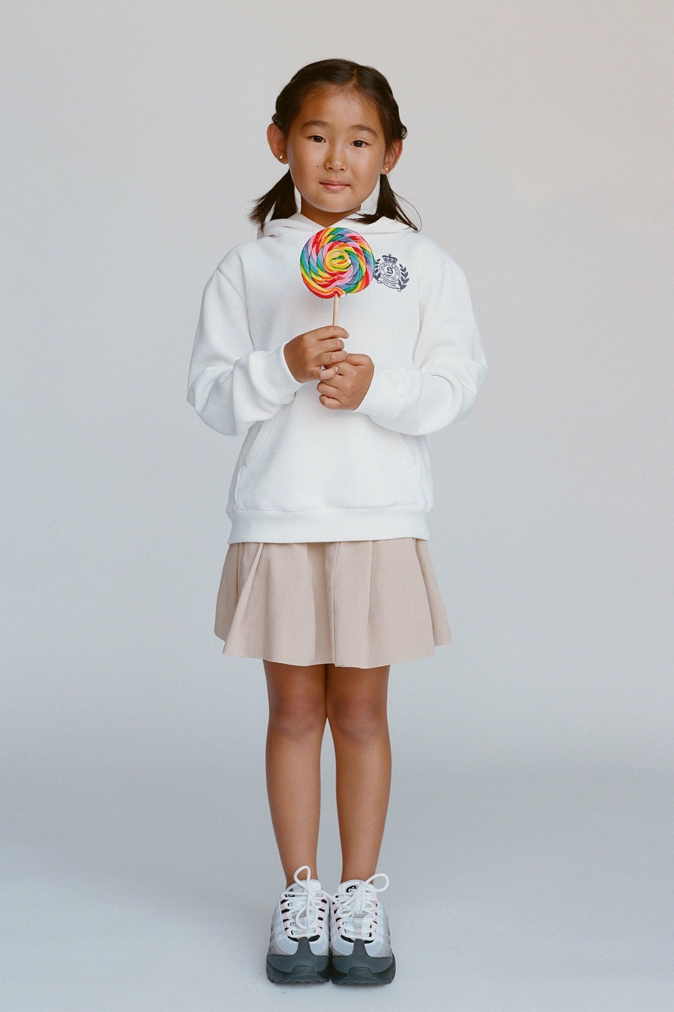 NY Crest Kids Hoodie - White/Light Navy Sporty & Rich US